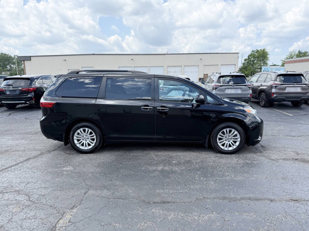 2016 Toyota Sienna Image 5
