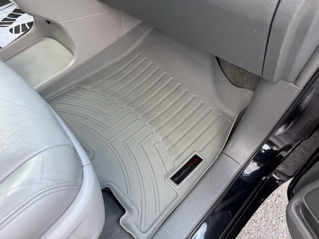 2016 Toyota Sienna Image 28
