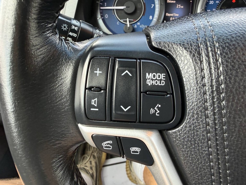 2016 Toyota Sienna Image 30