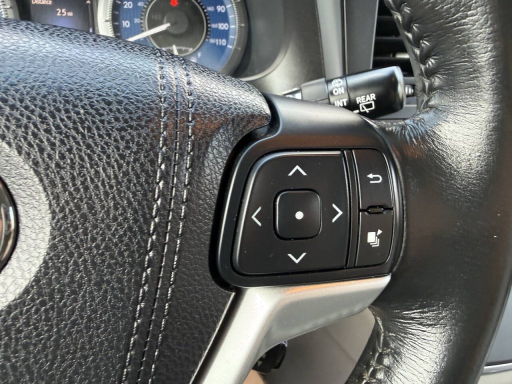 2016 Toyota Sienna Image 31