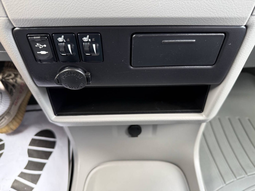 2016 Toyota Sienna Image 35
