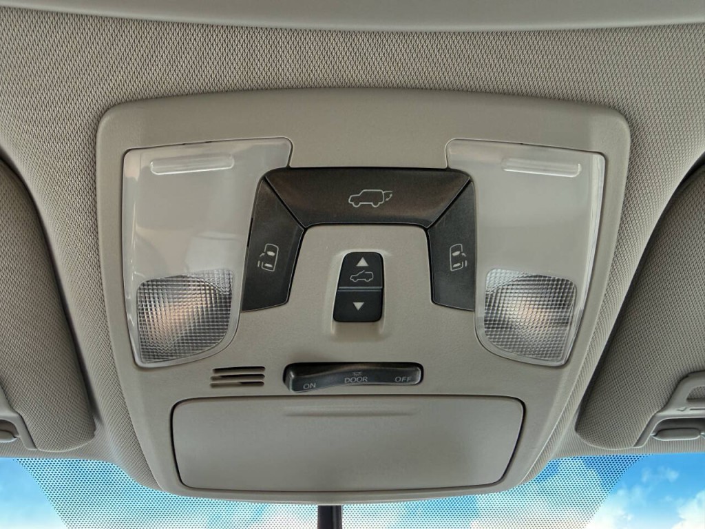 2016 Toyota Sienna Image 36