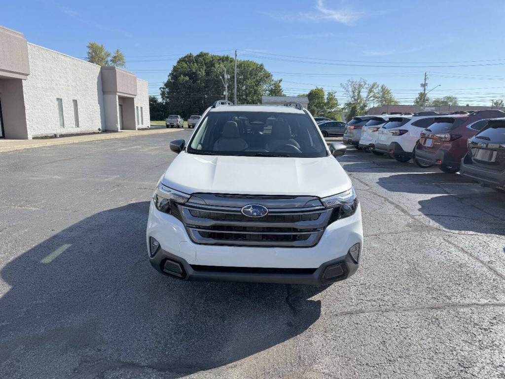 2025 Subaru Forester Image 2