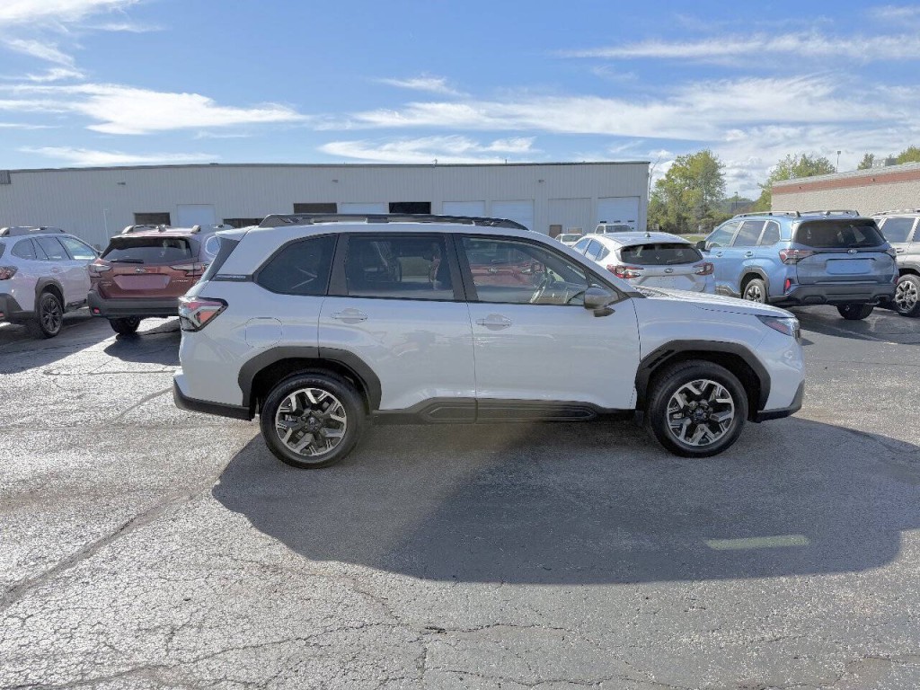 2025 Subaru Forester Image 4
