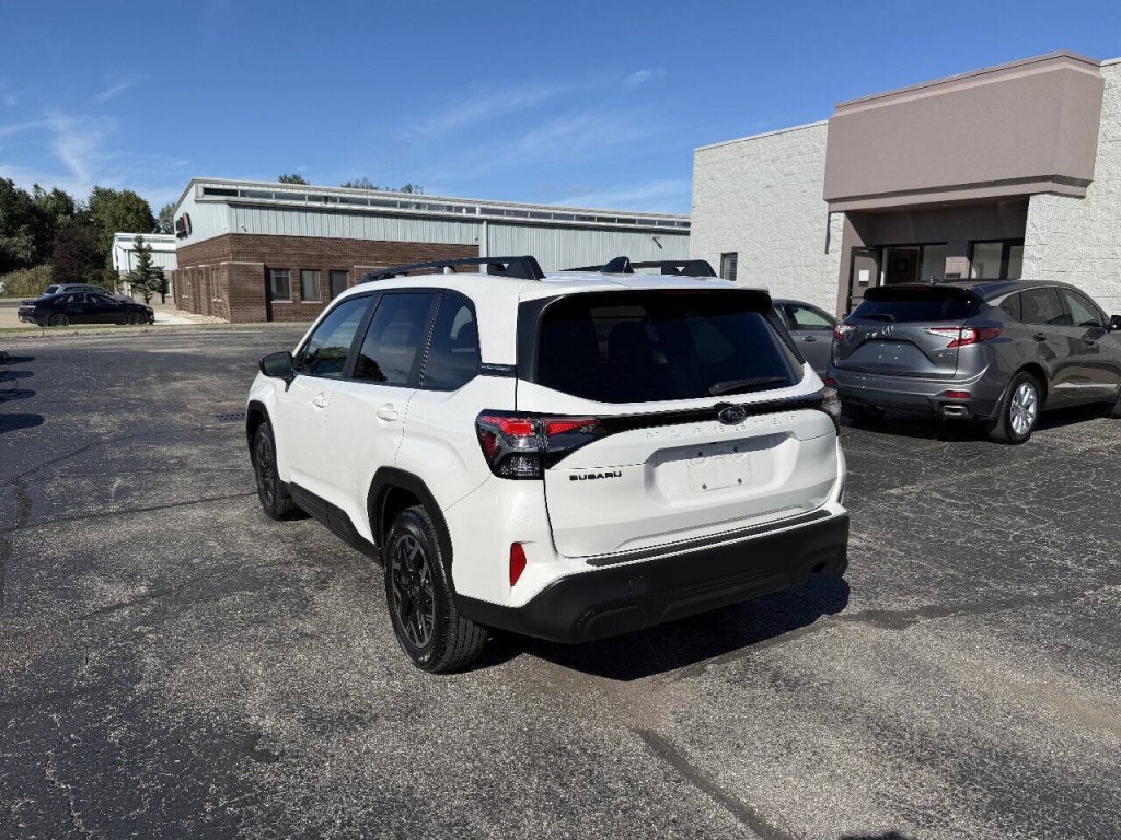 2025 Subaru Forester Image 7