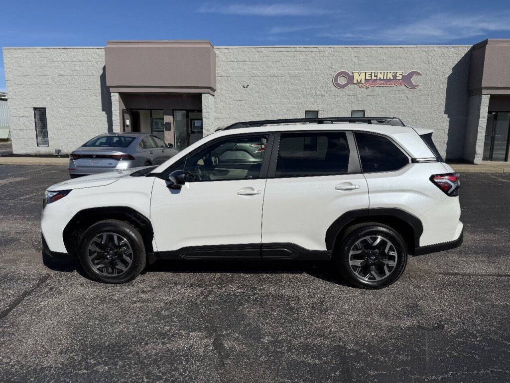2025 Subaru Forester Image 8
