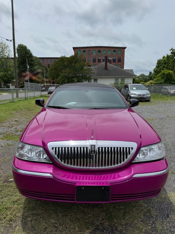 2011 Lincoln Town Car Image 4