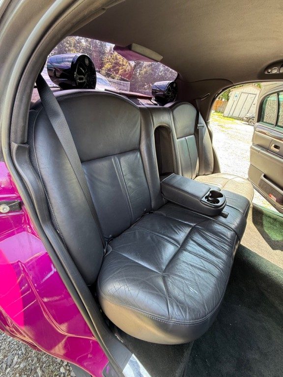 2011 Lincoln Town Car Image 11