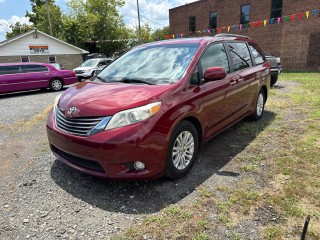 Image for 2011 Toyota Sienna XLE ID: 6594027