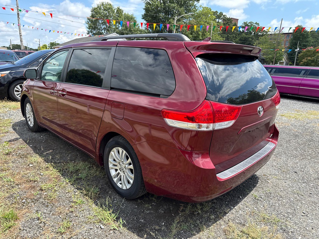 2011 Toyota Sienna Image 6