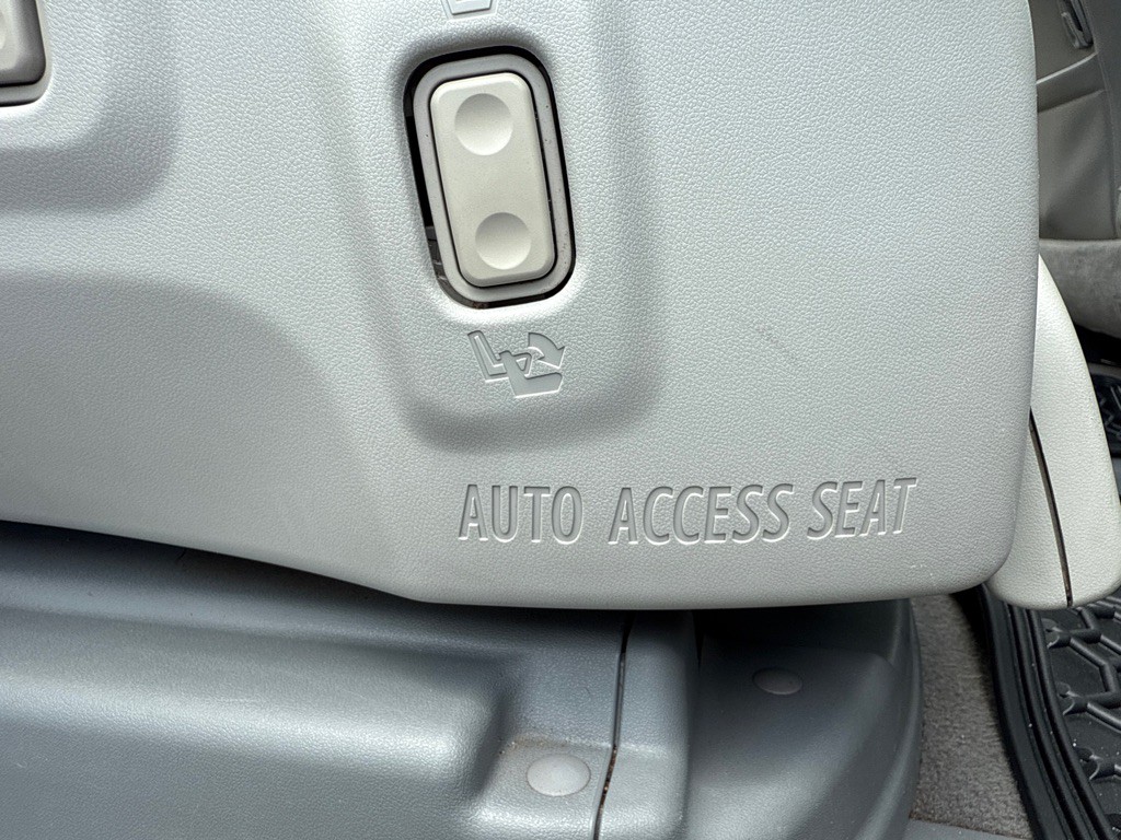 2011 Toyota Sienna Image 11