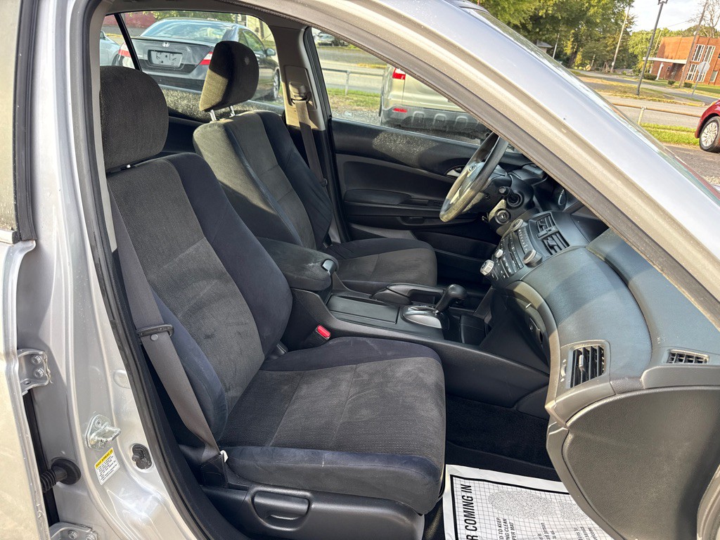 2010 Honda Accord Image 11