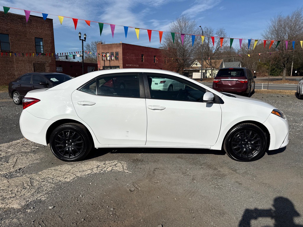 2016 Toyota Corolla Image 9