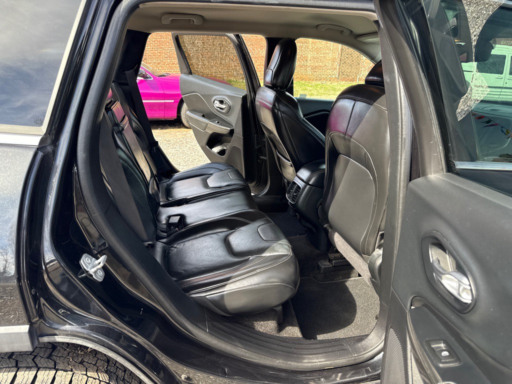 2016 Jeep Cherokee Image 16