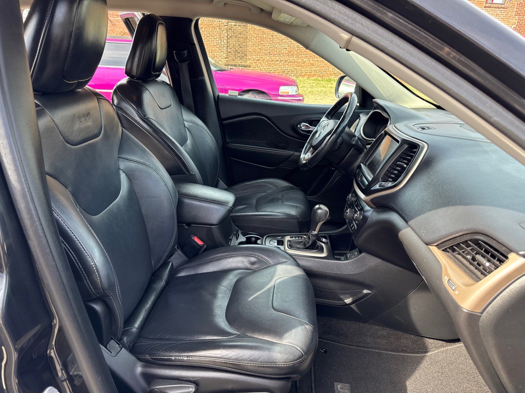 2016 Jeep Cherokee Image 17