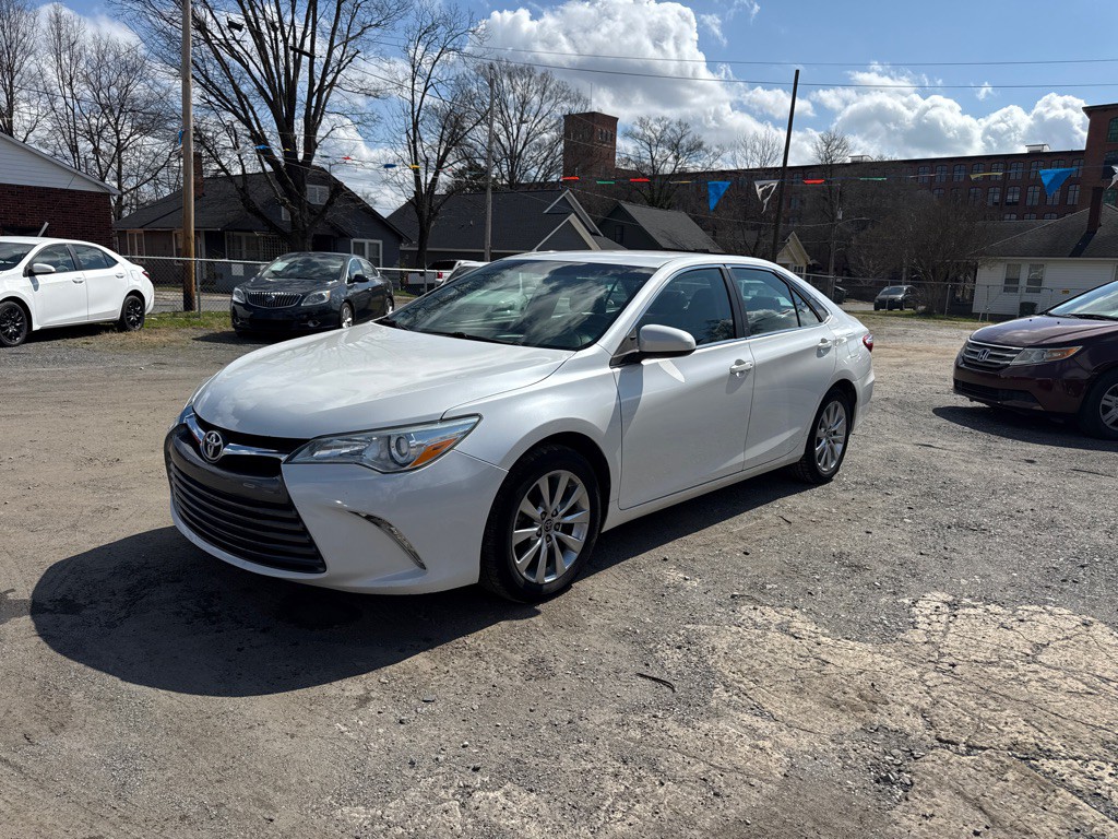 2015 Toyota Camry Image 1