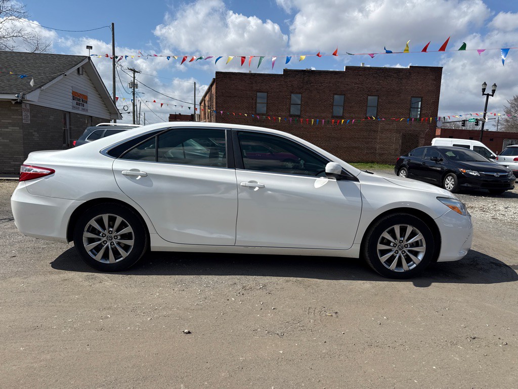 2015 Toyota Camry Image 4