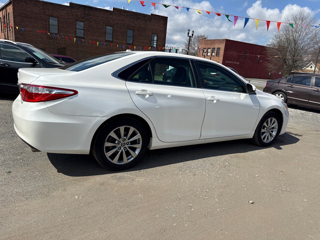 2015 Toyota Camry Image 5