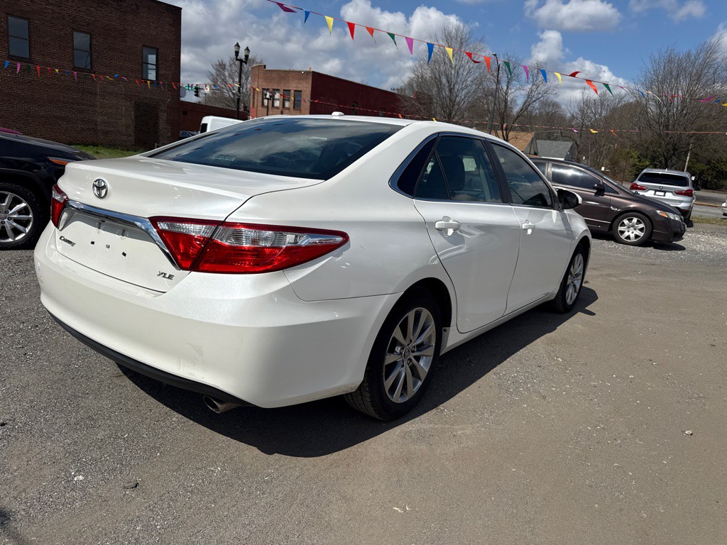 2015 Toyota Camry Image 6