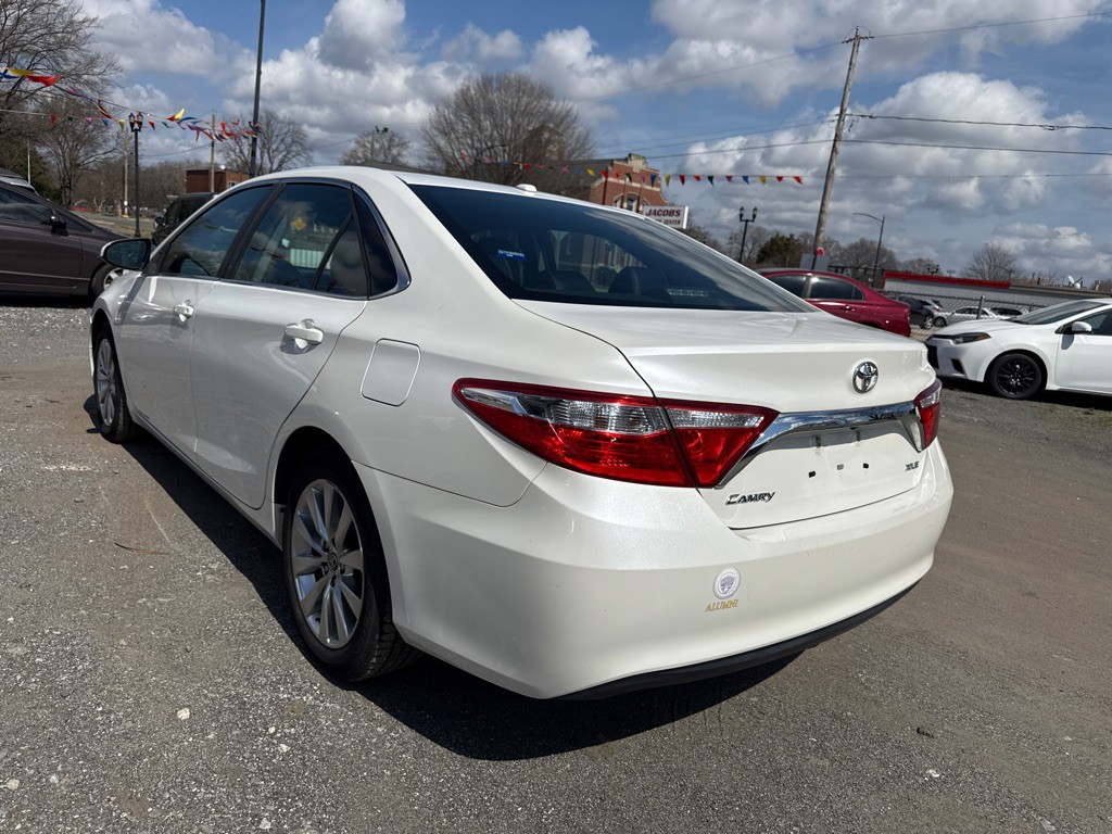 2015 Toyota Camry Image 8