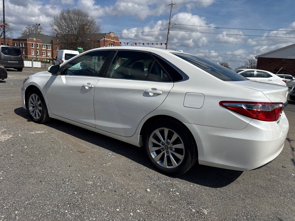 2015 Toyota Camry Image 9