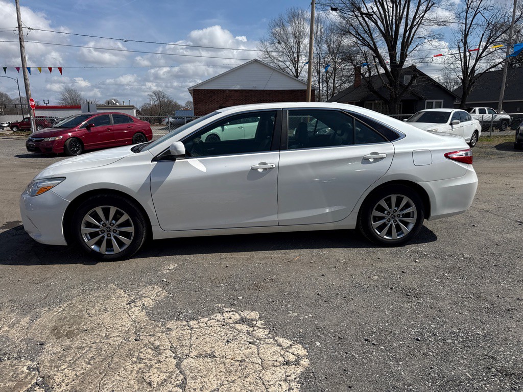 2015 Toyota Camry Image 10