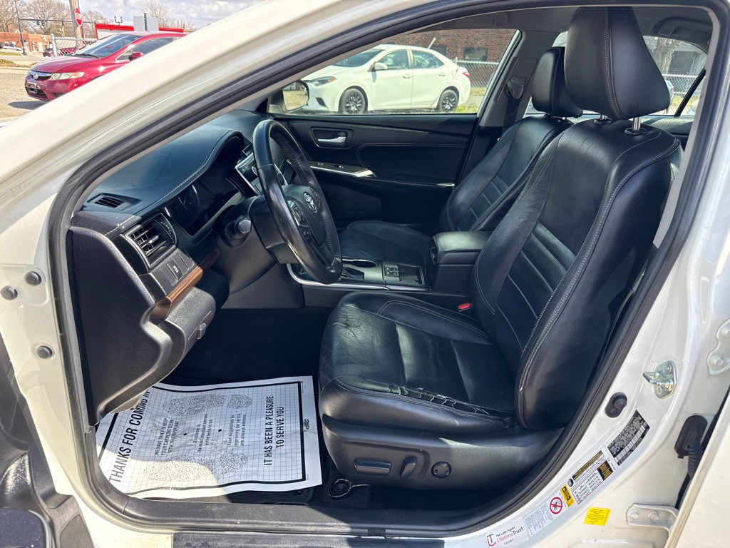 2015 Toyota Camry Image 11