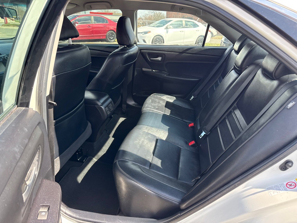 2015 Toyota Camry Image 12