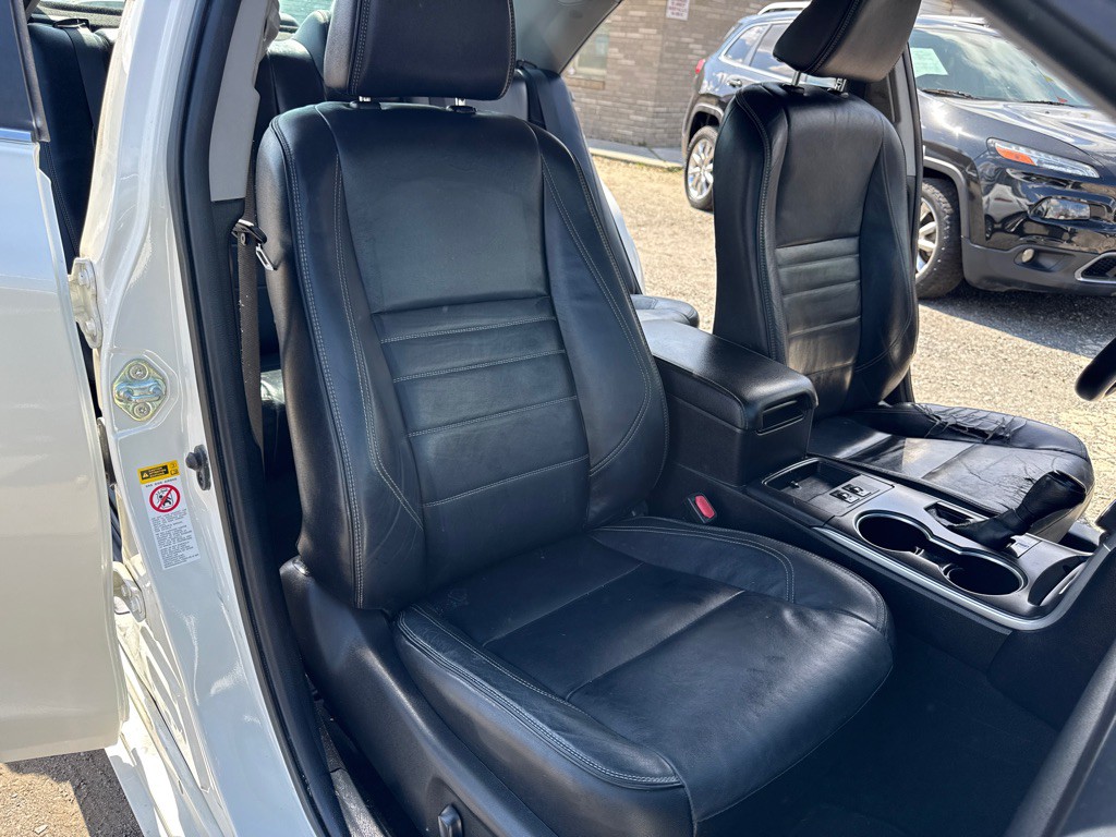 2015 Toyota Camry Image 14