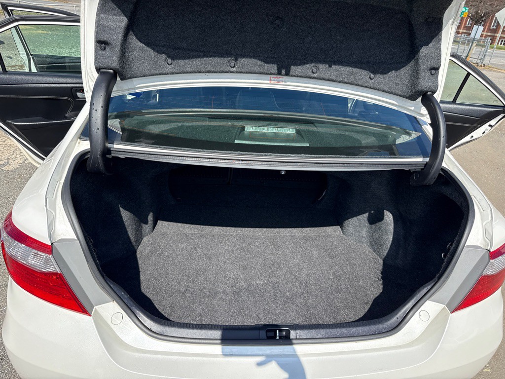 2015 Toyota Camry Image 15