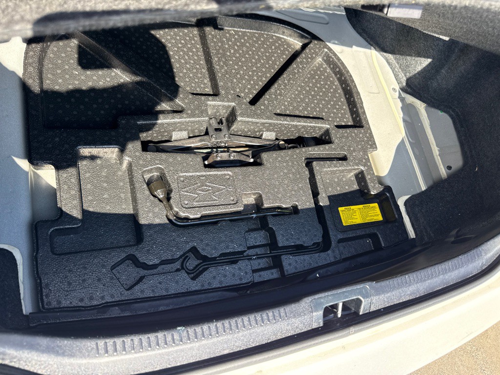 2015 Toyota Camry Image 16