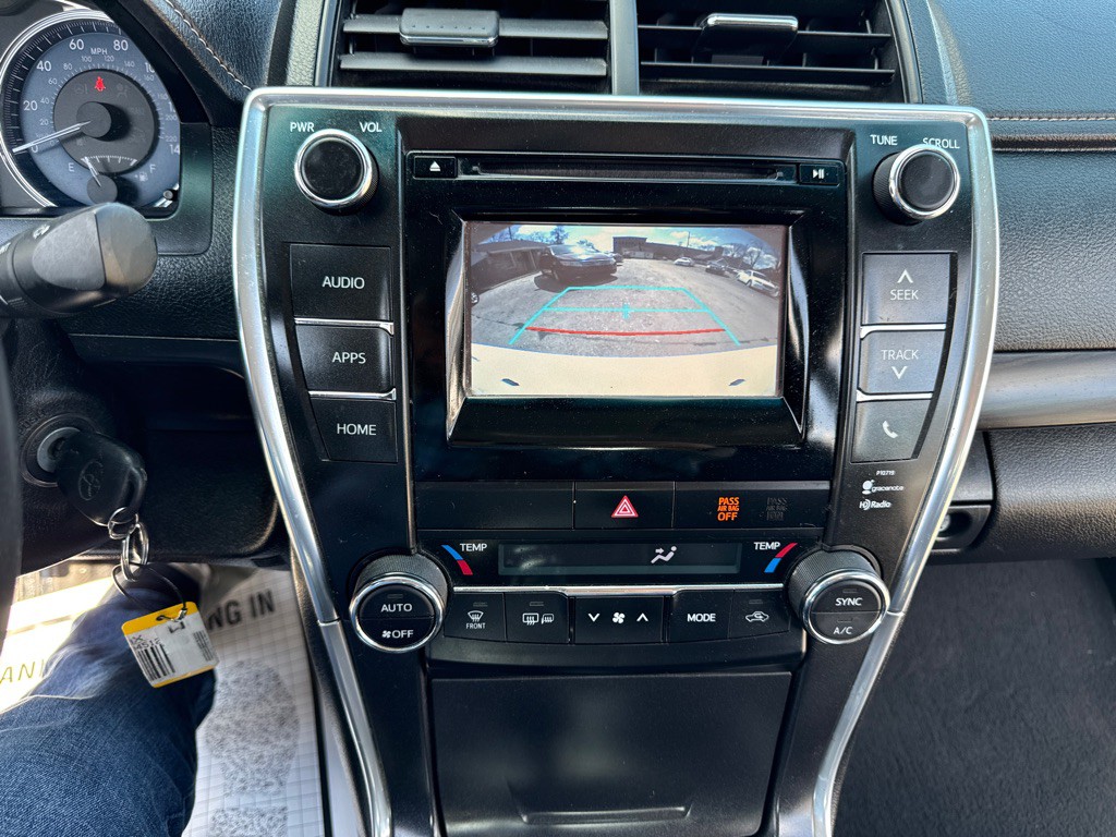 2015 Toyota Camry Image 18