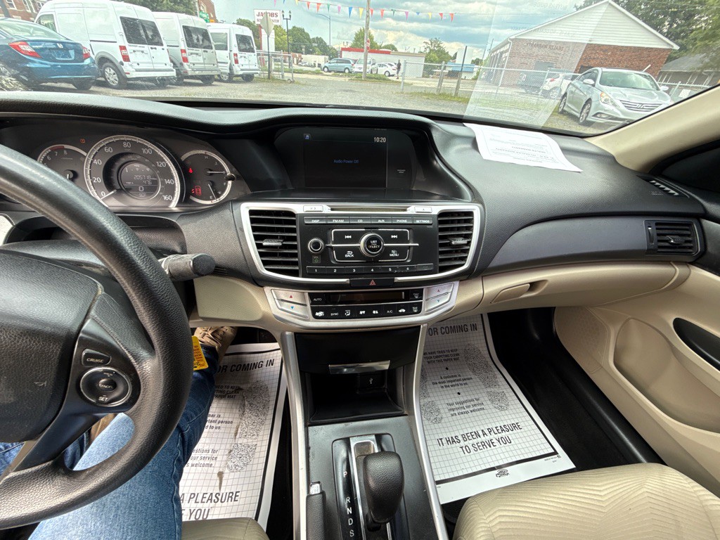 2015 Honda Accord Image 17