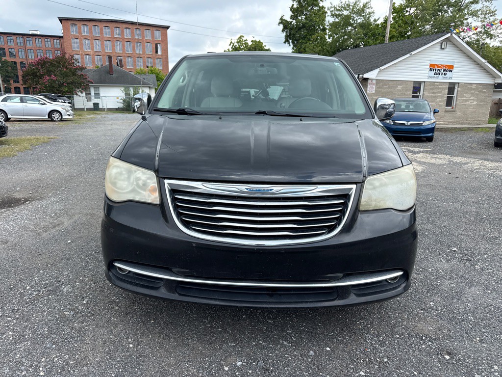 2012 Chrysler Town & Country Image 2