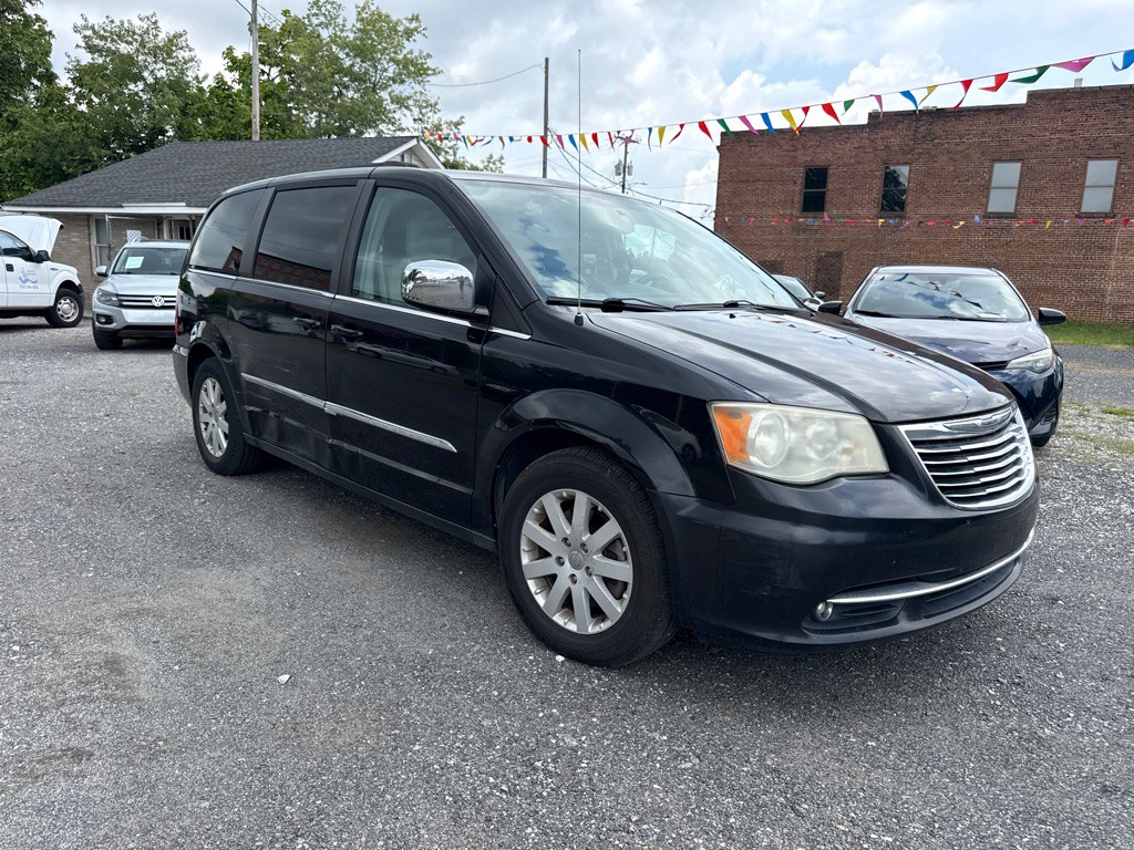 2012 Chrysler Town & Country Image 3
