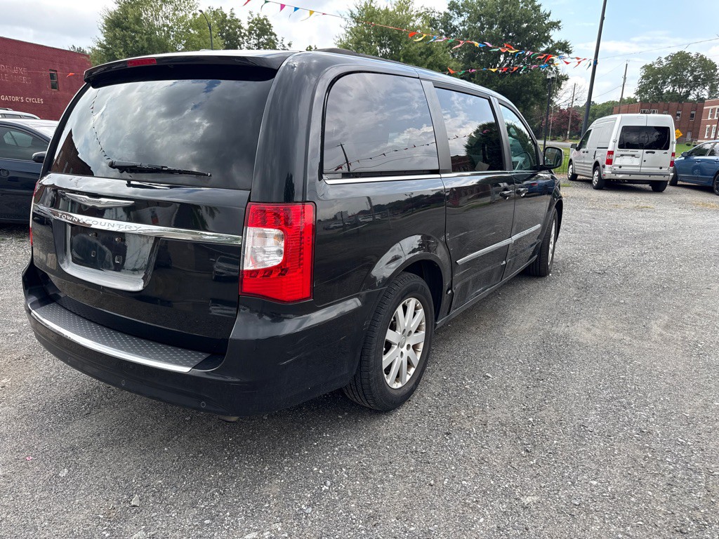 2012 Chrysler Town & Country Image 6