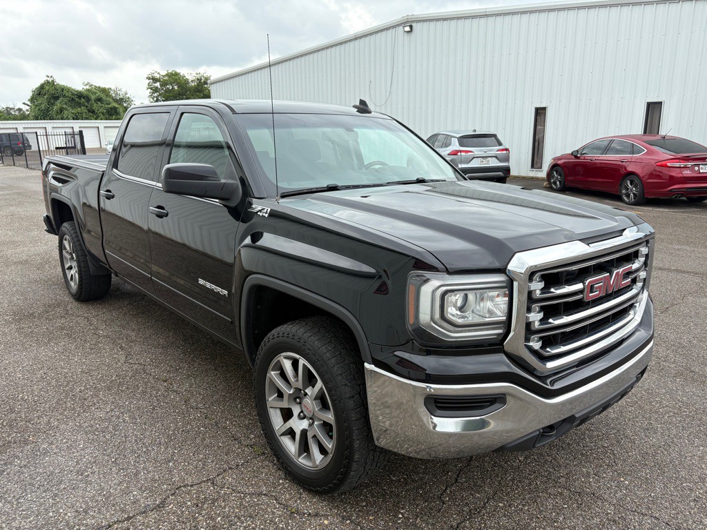 2017 GMC Sierra Image 2