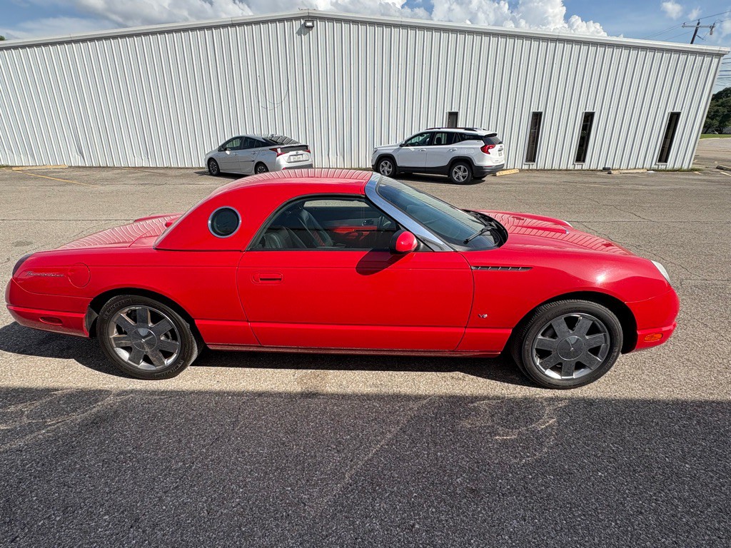 2003 Ford Thunderbird Image 4