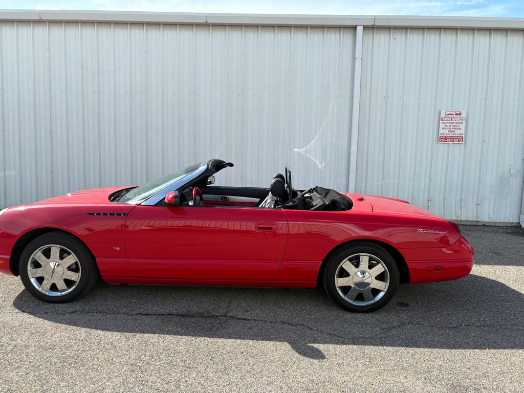2003 Ford Thunderbird Image 6