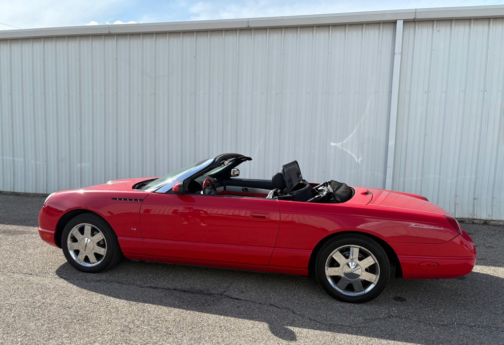 2003 Ford Thunderbird Image 8