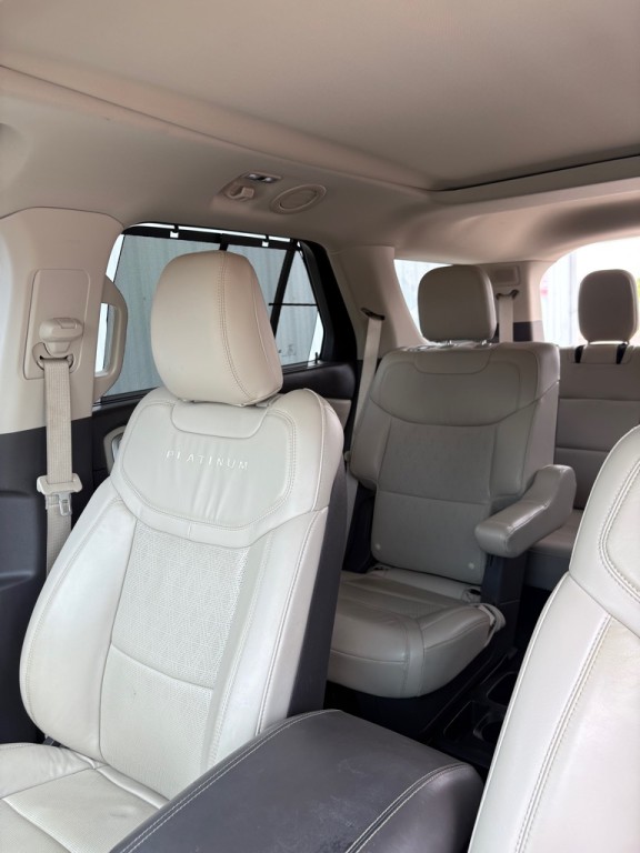 2020 Ford Explorer Image 8