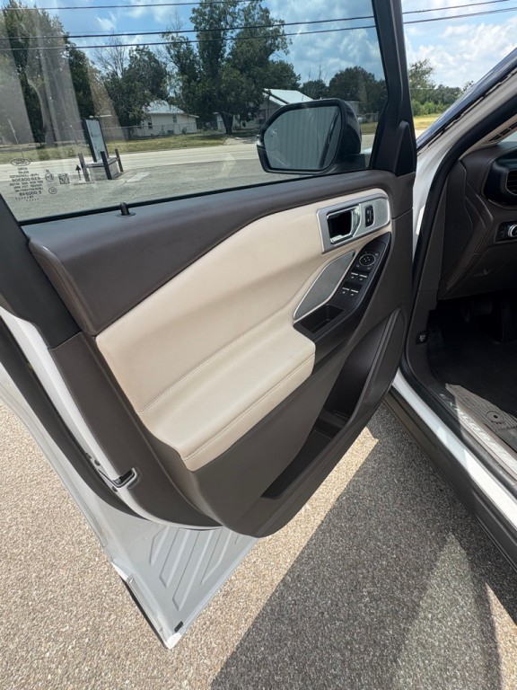 2020 Ford Explorer Image 12