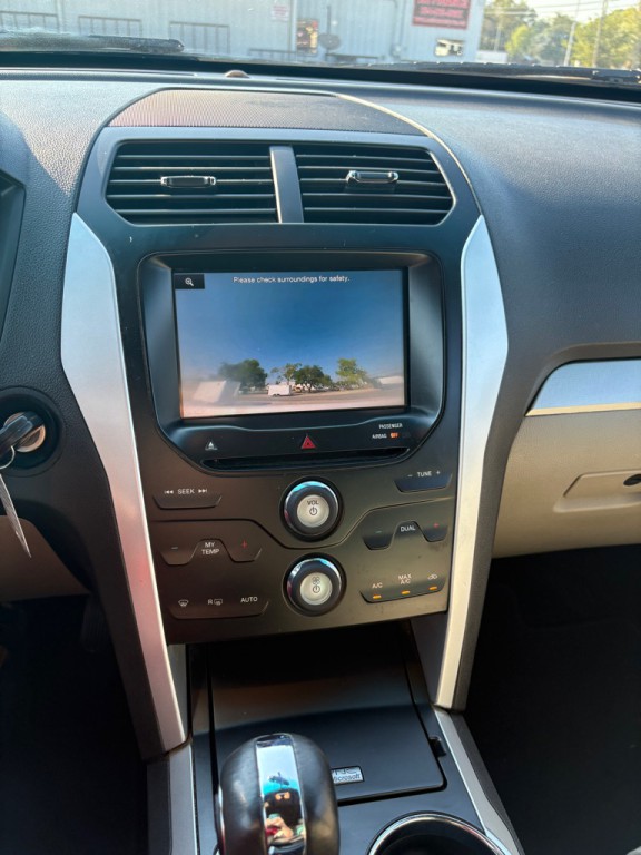 2015 Ford Explorer Image 18