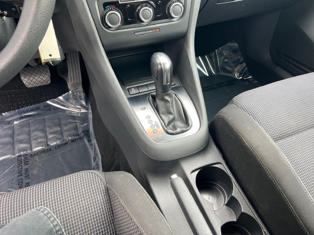 2013 Volkswagen Golf Image 26