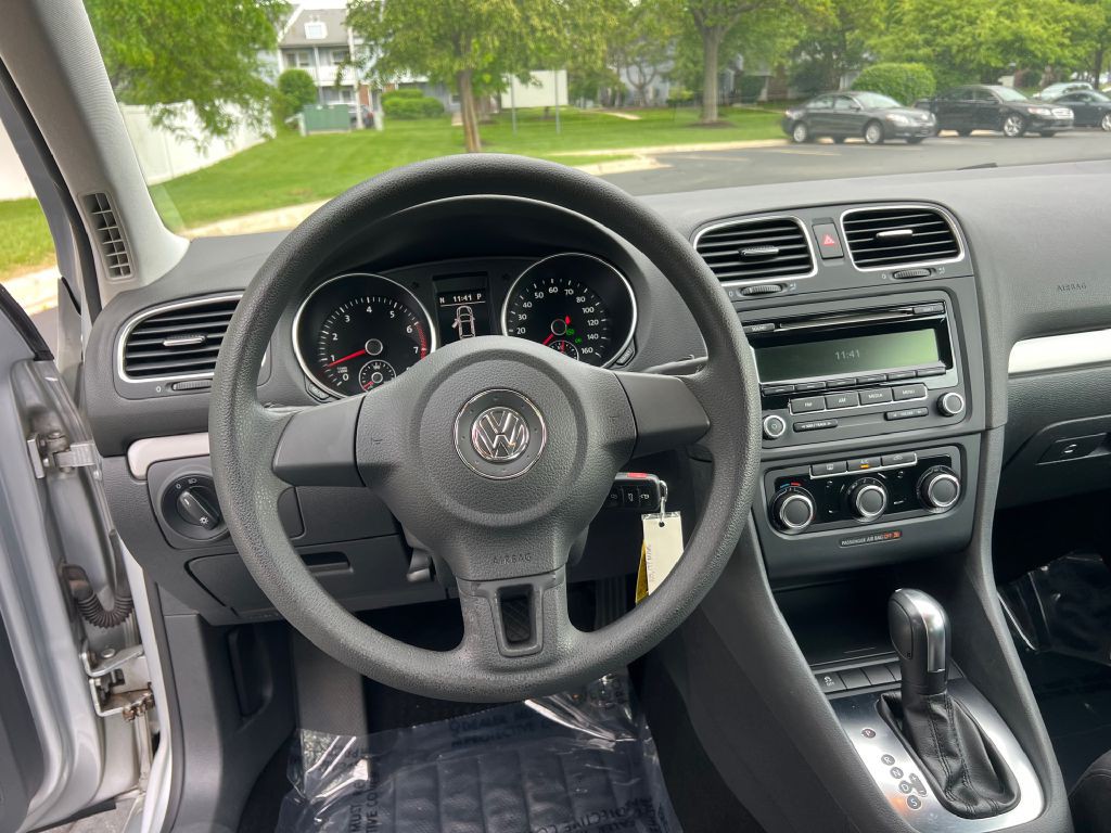2013 Volkswagen Golf Image 28