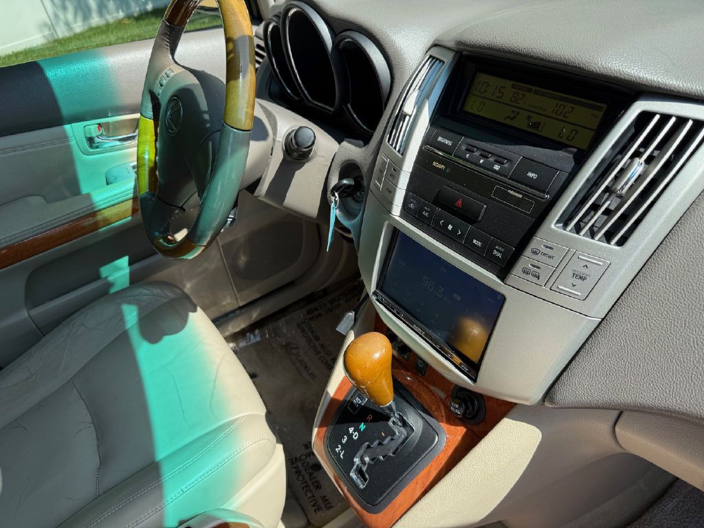 2005 Lexus RX Image 12