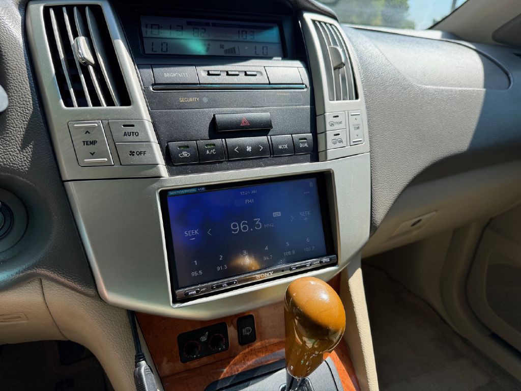 2005 Lexus RX Image 16