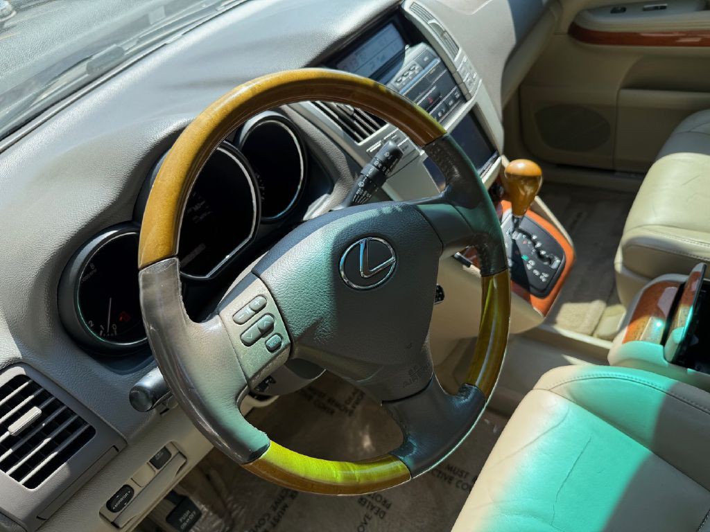 2005 Lexus RX Image 18