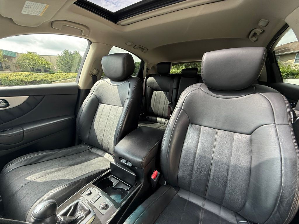 2015 INFINITI QX70 Image 14