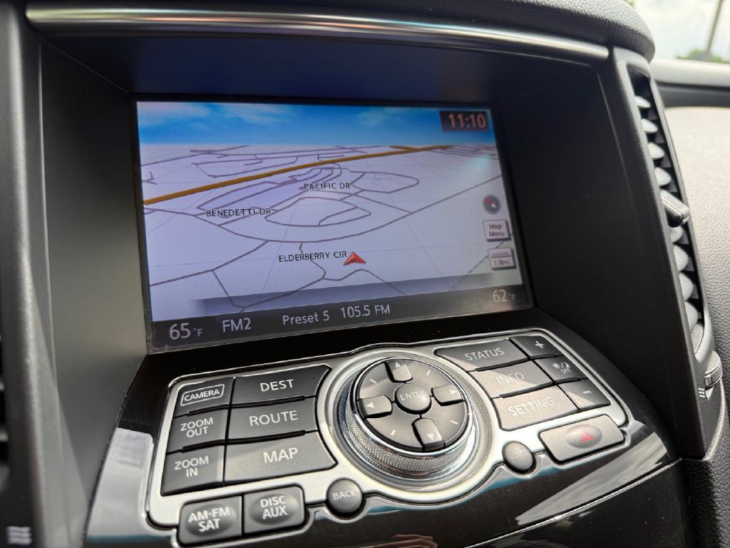 2015 INFINITI QX70 Image 16